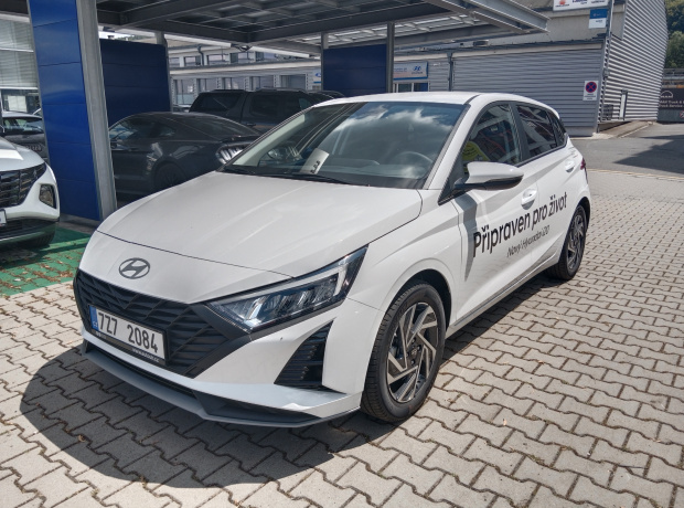 Nová i20 - Smart - 1,2i 62 kW 4×2 - Černý - Atlas White