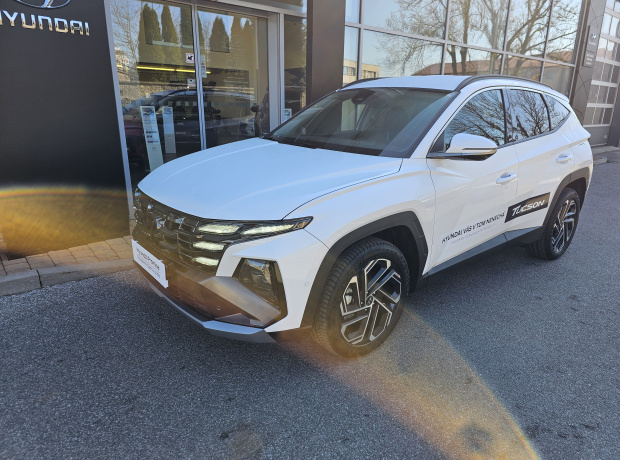 Nový TUCSON - Premium - 1,6 T-GDI 118 kW 4×4 - Černý - Atlas White