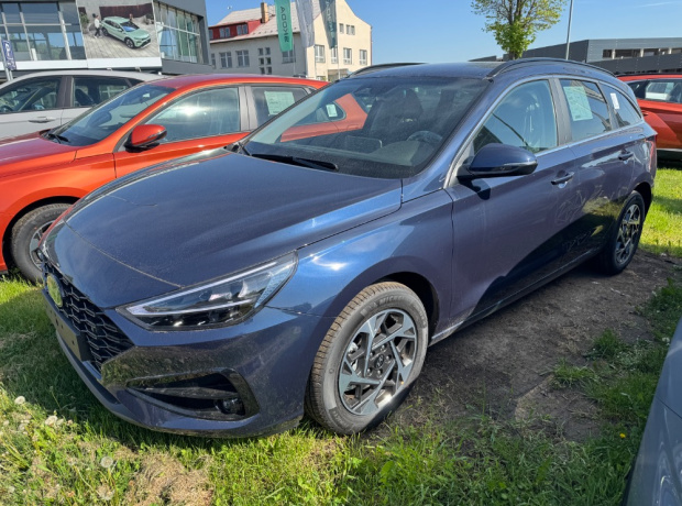Nová i30 Kombi - Style - 1,5 T-GDI MHEV 103 kW 4×2 - Černý - Sailing Blue Pearl