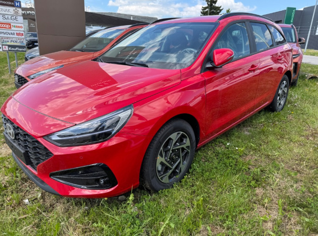 Nová i30 Kombi - Family - 1,5 T-GDI MHEV 103 kW 4×2 - Černý - Engine Red