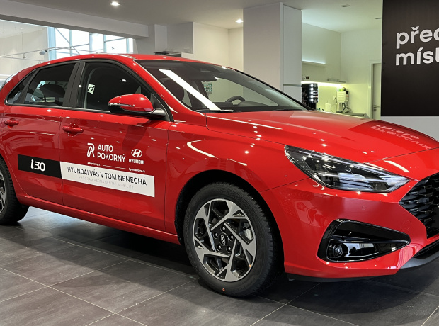 Nová i30 Hatchback - Family - 1,5 T-GDI MHEV 103 kW 4×2 - Černý - Engine Red